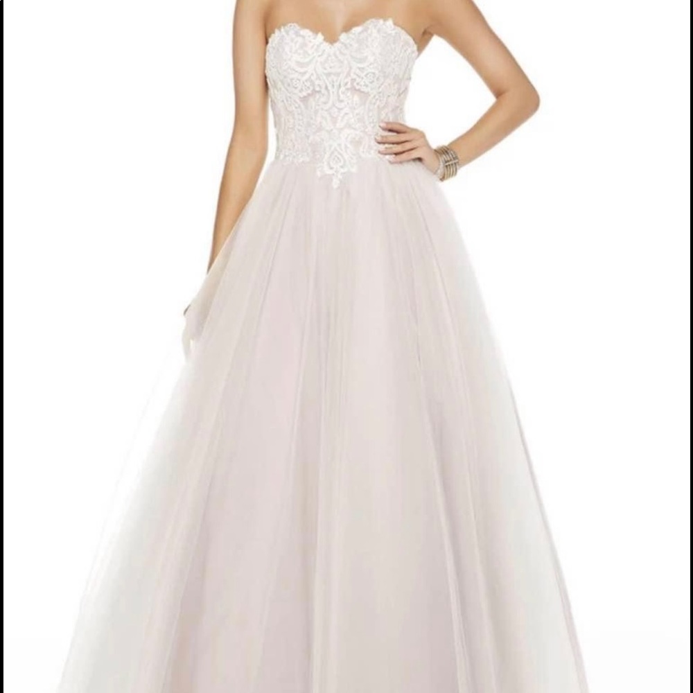 Prom dress - Picture 2 of 3